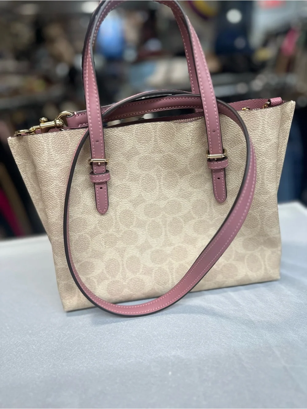 Coach Mollie Tote Bag 25 In Signature Canvas With Heart Charm. New no tag